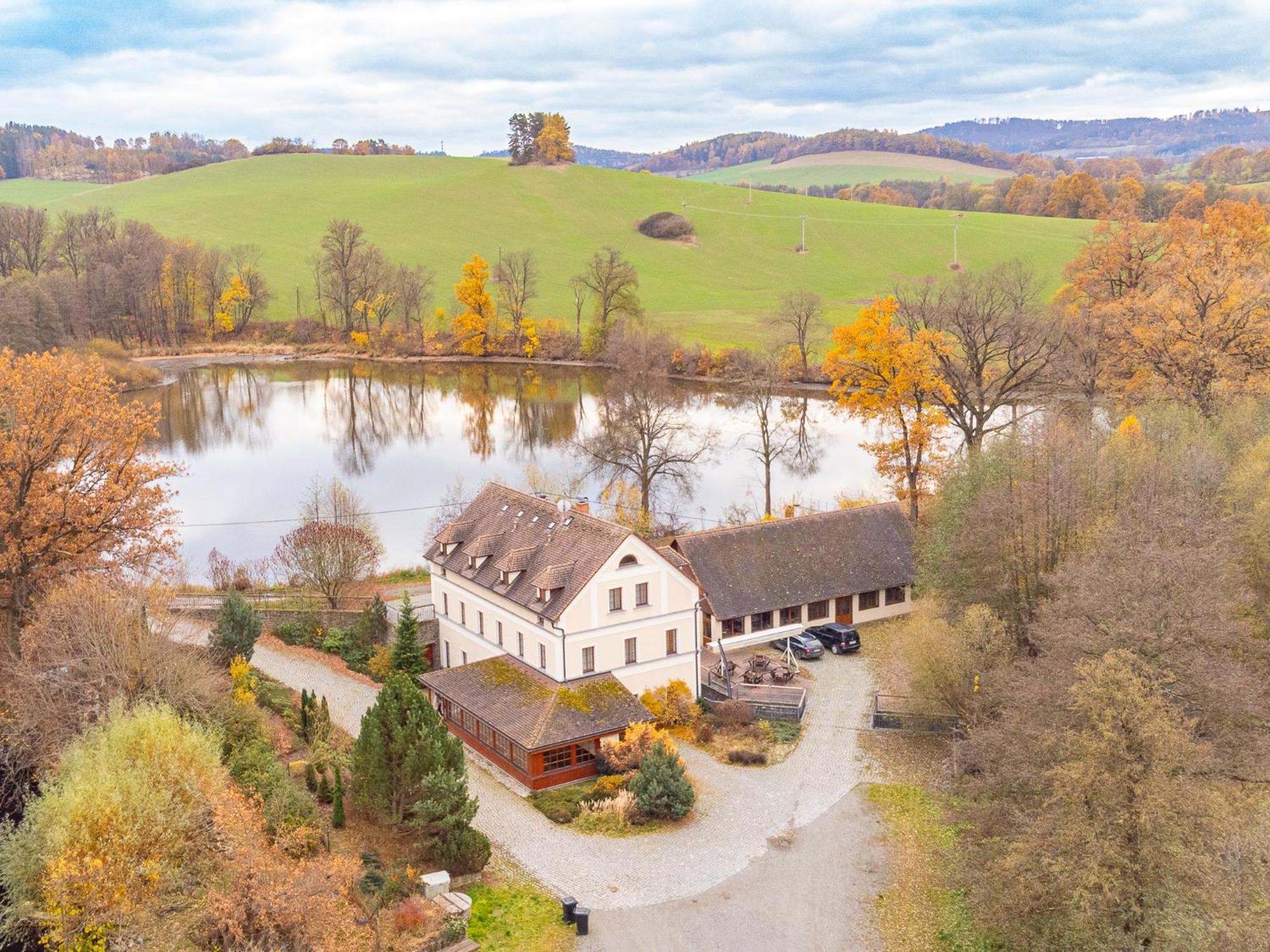 Mlyn Mitrovice Hotel Příbram Kültér fotó