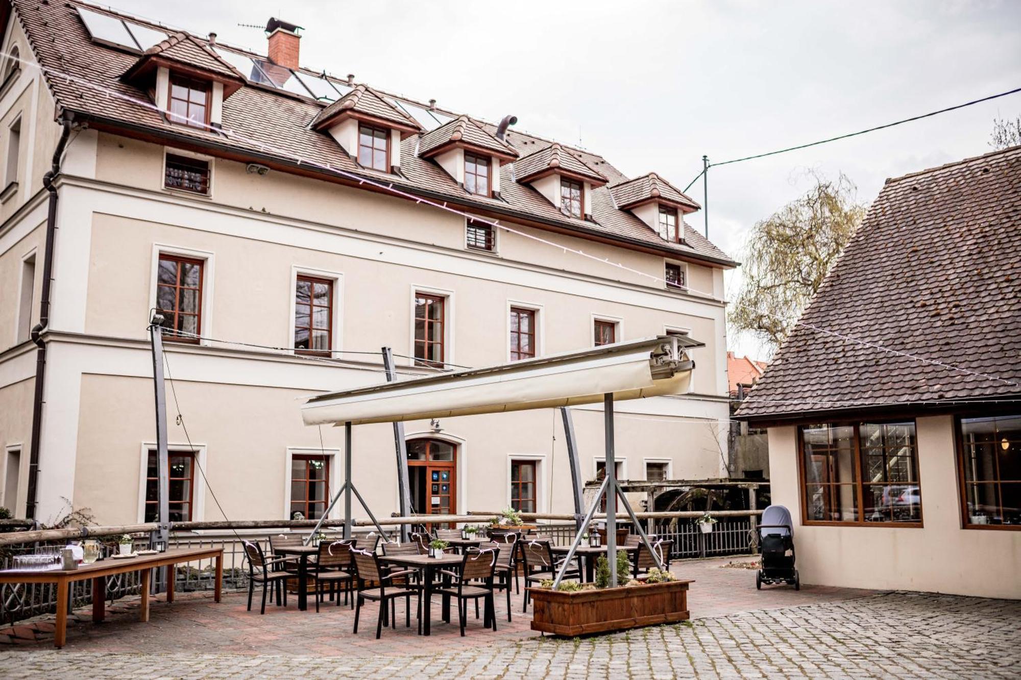 Mlyn Mitrovice Hotel Příbram Kültér fotó